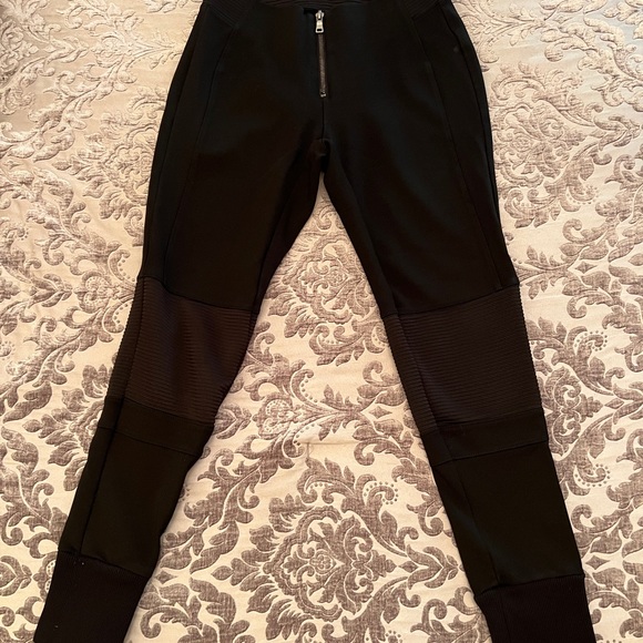 Stretchy Black dress pants with zipper - Picture 2 of 4